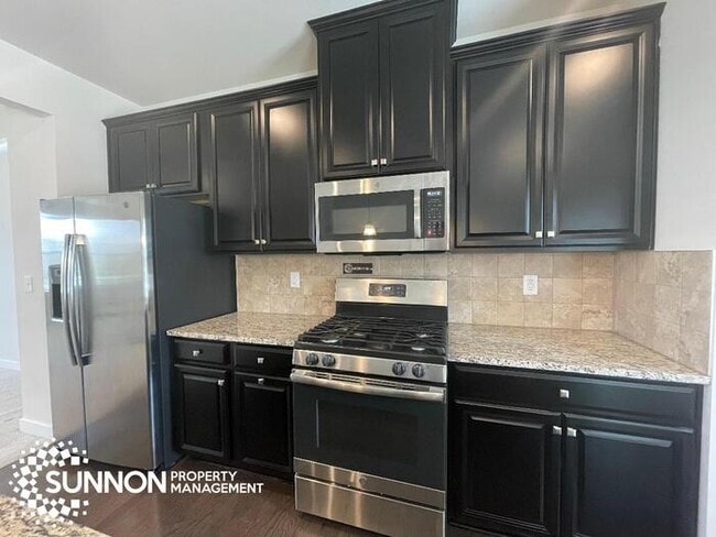 Building Photo - 3 Bed 2.5 Bath Townhome in Riverbend