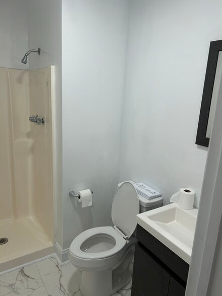 Building Photo - 663 N Main St