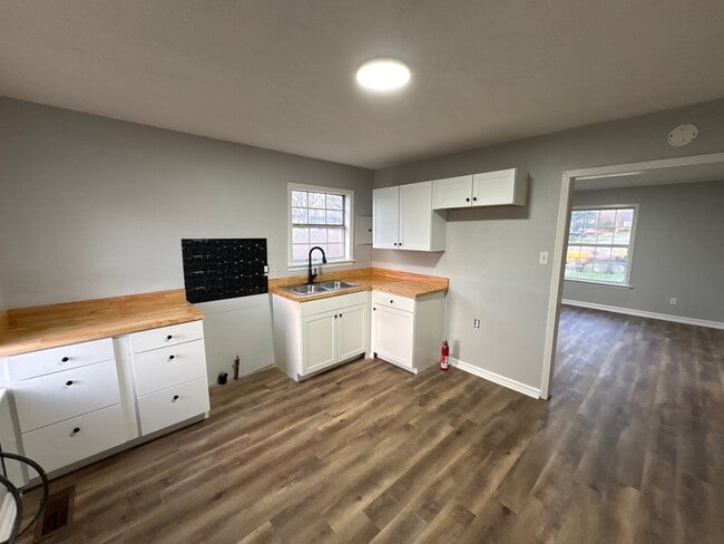 Building Photo - 951 Norris St