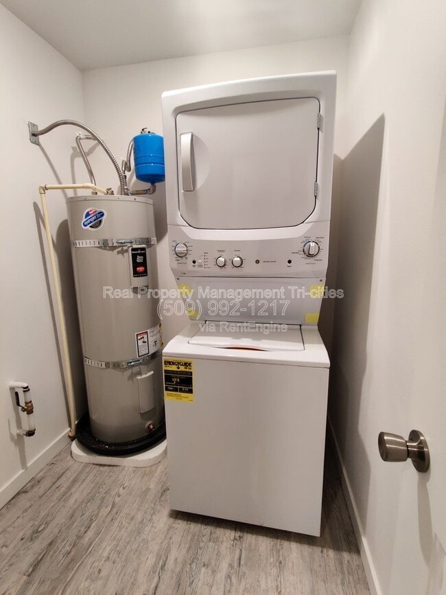 Building Photo - 6944 Hardrock Ct