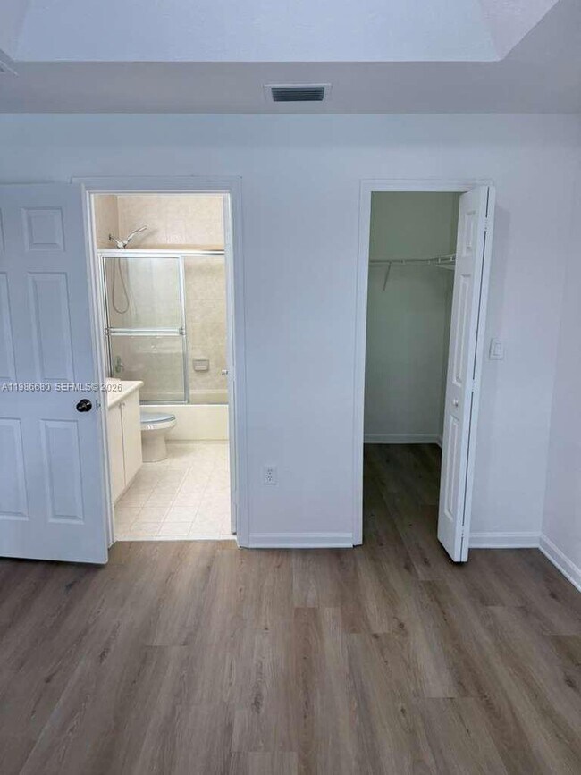 Building Photo - 2470 SE 15th Pl