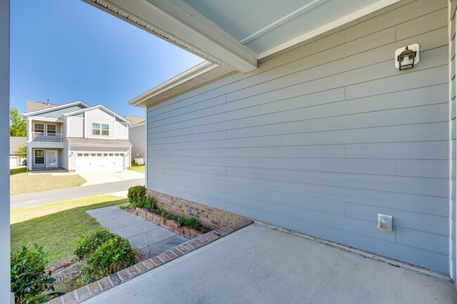 Building Photo - Beautiful 4-bed, 3.5 bath with Primary on the main level in Cameron Creek of Fabulous Fort Mill!