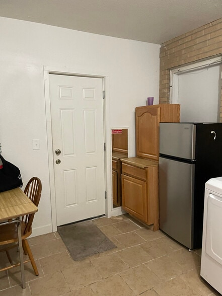 Building Photo - 1228 S Lamar St