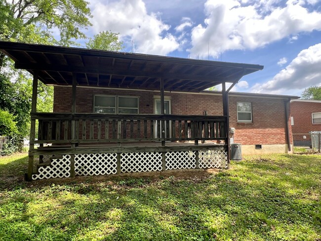 Building Photo - HOME IN PRP AREA