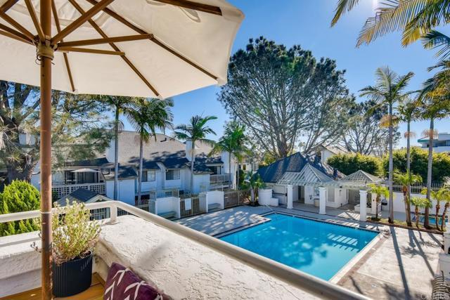 Building Photo - 536 Via De La Valle