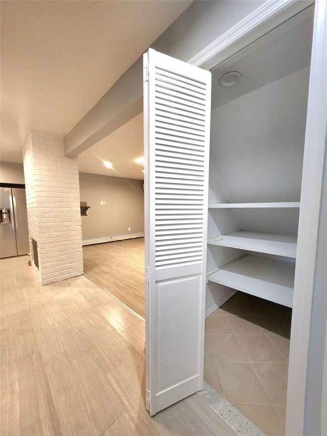Building Photo - 18 Bamboo Ln