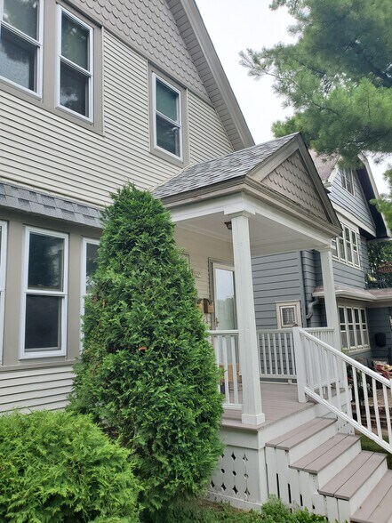 Primary Photo - 3235 S Indiana Ave