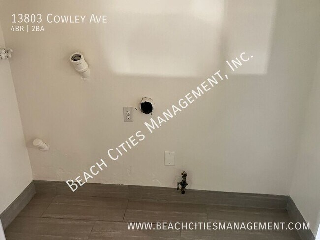 Building Photo - 13803 Cowley Ave