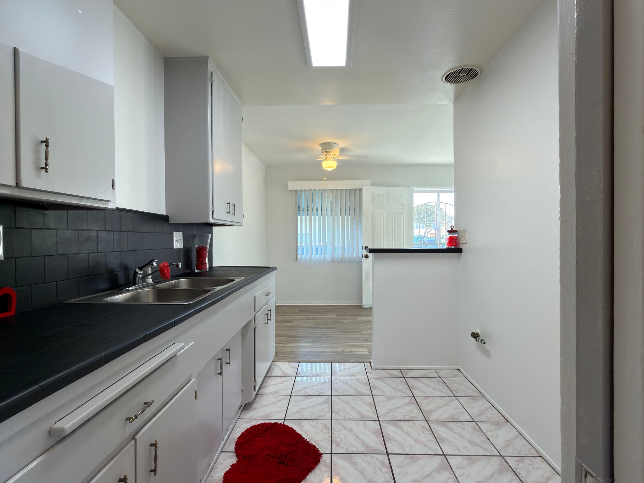 Building Photo - 1892 Cedar Ave