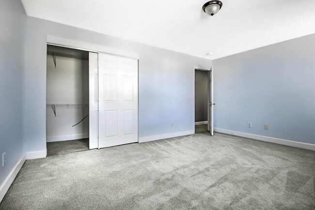 Building Photo - 27 Pin Oak Ln