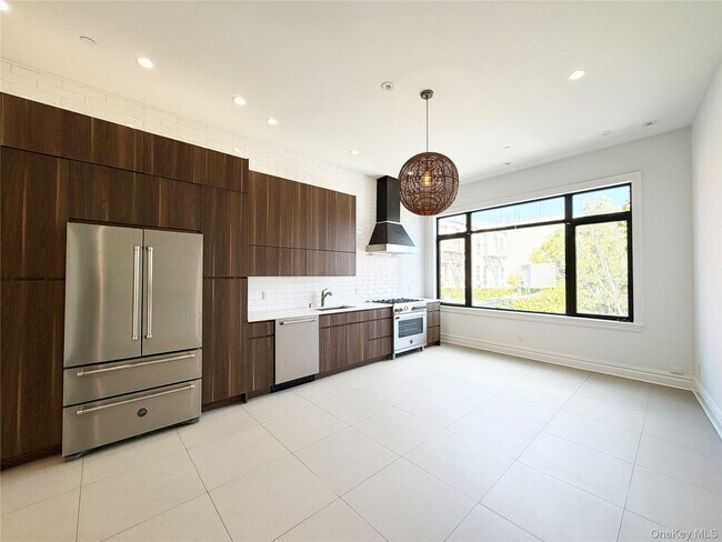 Building Photo - 333 Tompkins Ave