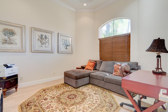 Building Photo - 119 Esperanza Way