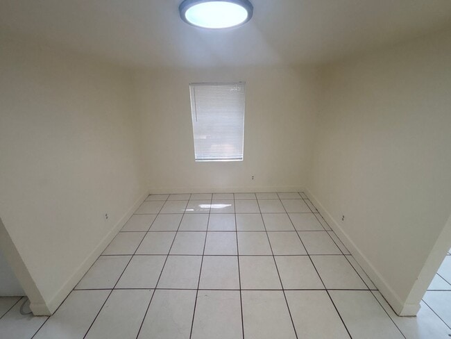 Building Photo - 3-Bed, 2-Bath Home on Lowell St in Tallahassee