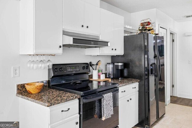 Building Photo - 55 St Claire Ln NE