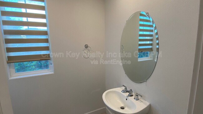 Building Photo - 248 Tuso Ranch Rd