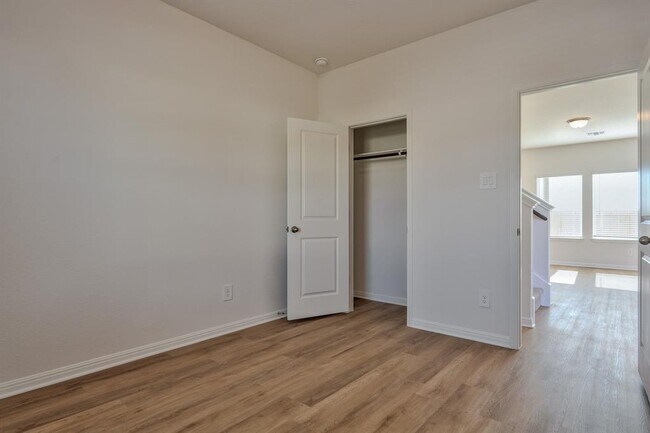 Building Photo - 129 Honey Bee Rd