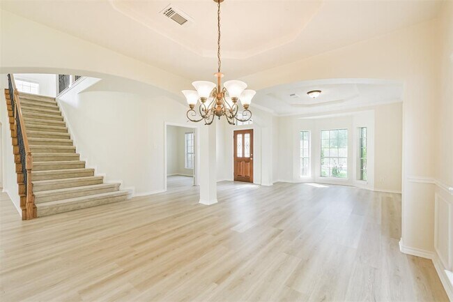 Building Photo - 11918 Mariposa Canyon Dr