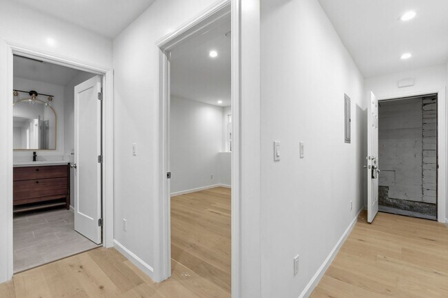 Building Photo - 1221 Waller St