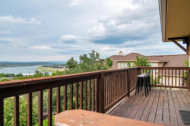 Building Photo - 500 Sinclair Dr