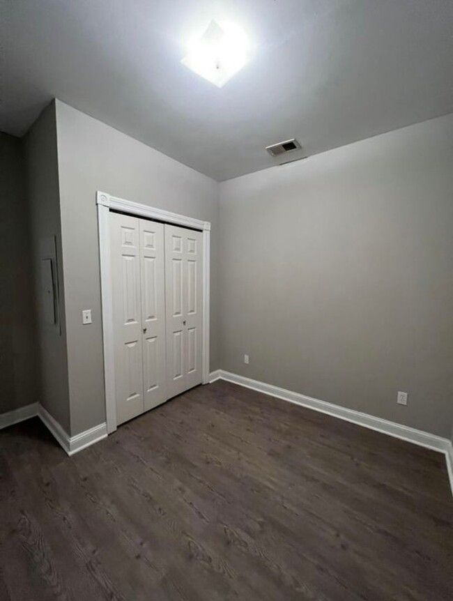 Building Photo - 110 Estes Dr