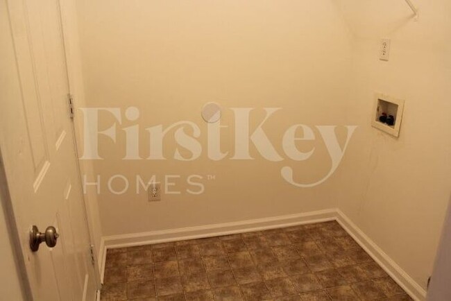 Building Photo - 5826 Emmert Way