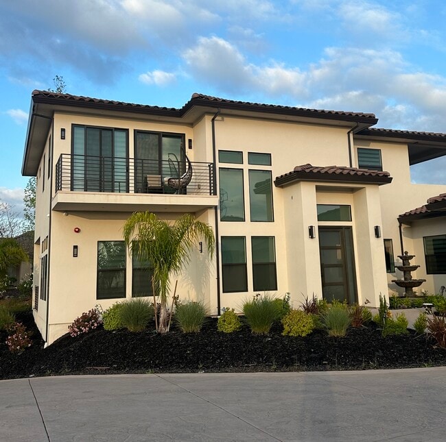 Building Photo - 770 Tyler Dr