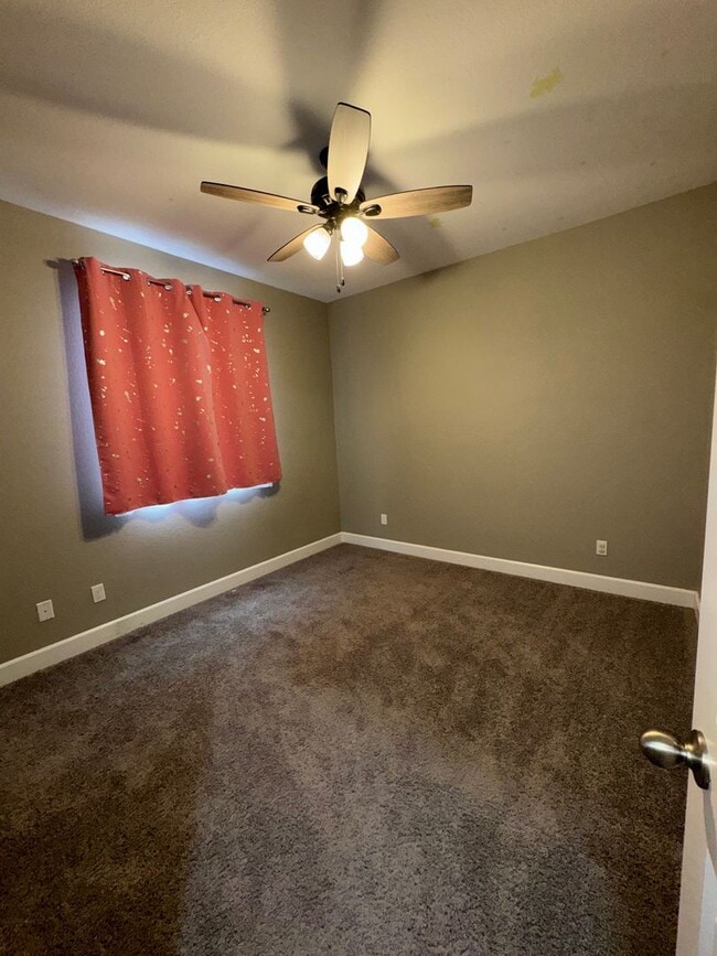 Building Photo - A Great House to Call Home!