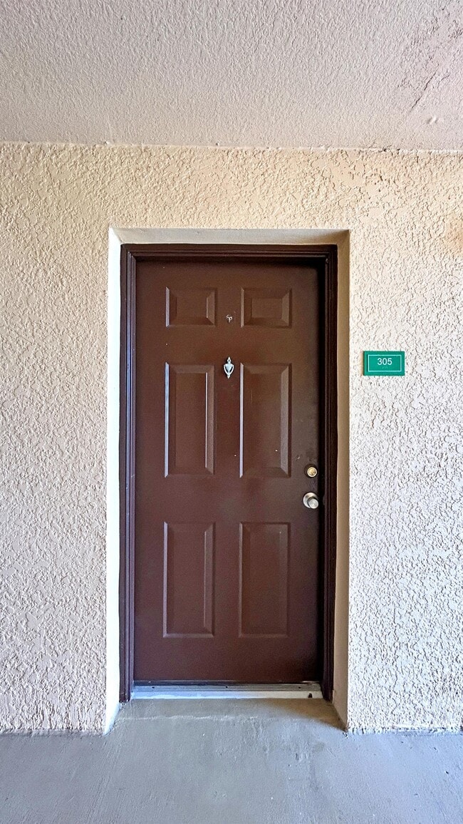 Building Photo - 261 SW Palm Dr