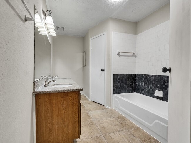 Building Photo - 22125 Diane Dr