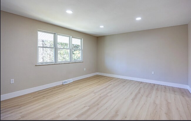 Building Photo - 476 Fielding Dr