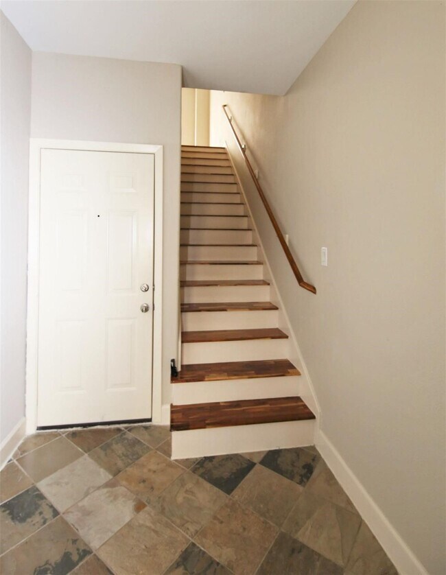 Building Photo - 2902 Chenevert St