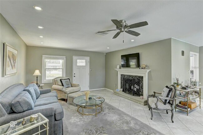 Building Photo - 711 Whitfield Ave