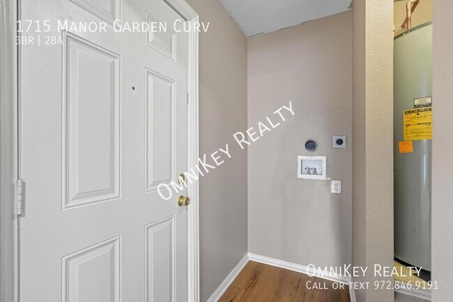 Building Photo - 1715 Manor Garden Curve