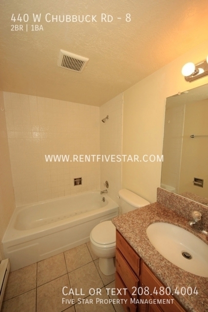 Building Photo - Charming Apartment in Chubbuck! Visit rent...