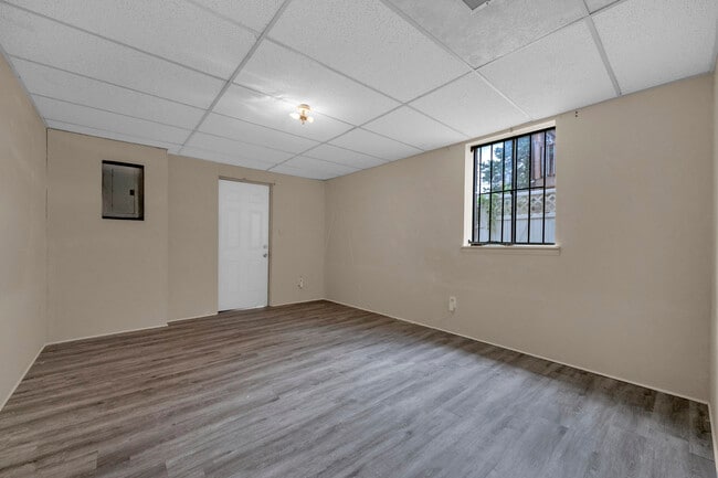 Building Photo - 2221 Avenue W26th St