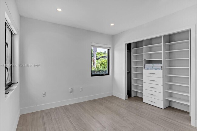 Building Photo - 6900 SW 136th St