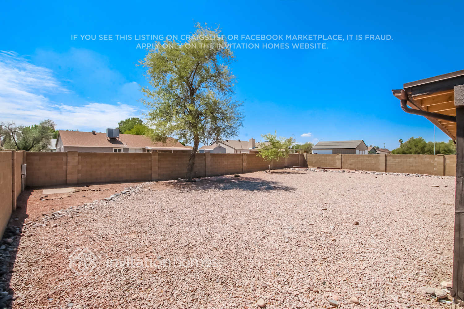 Building Photo - 811 E Hillview Cir