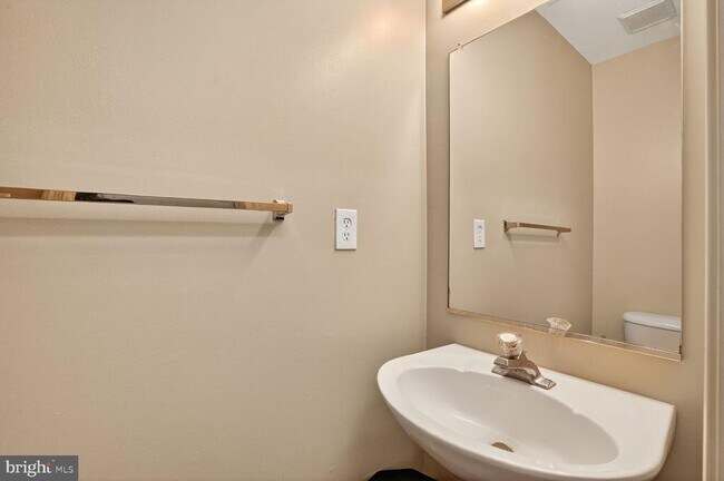 Building Photo - 11082 Clovertree Ct