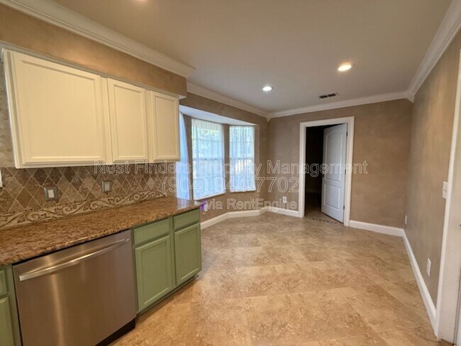 Building Photo - 12947 Tree Wy Ct N