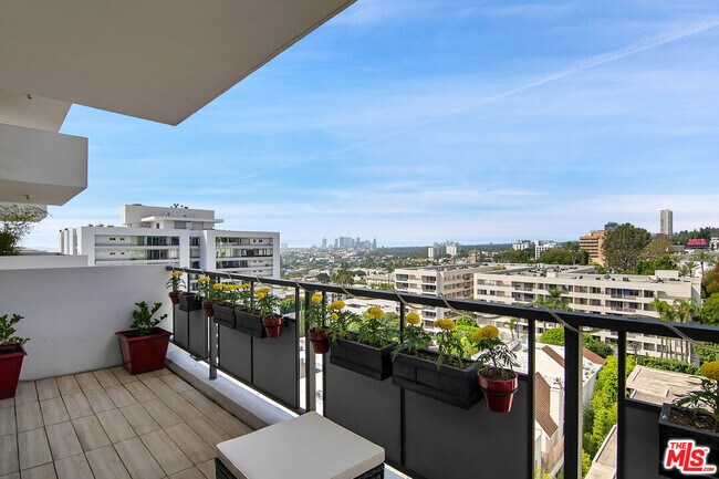 Building Photo - 1155 N La Cienega Blvd