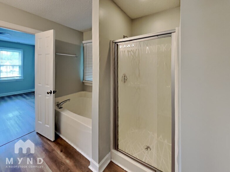 Building Photo - 405 Helleri Ct