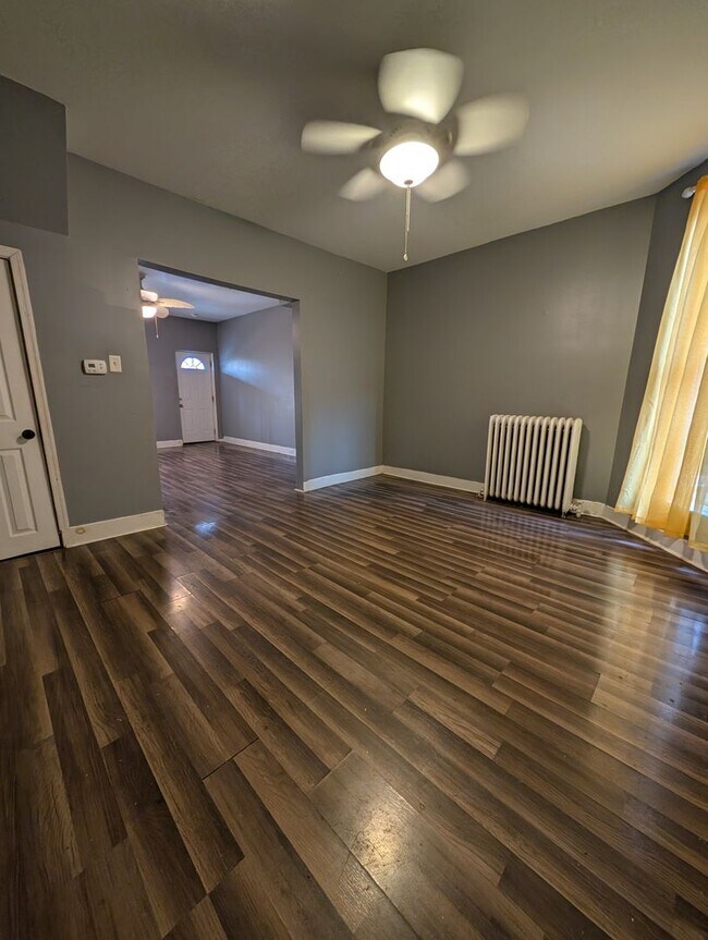 Building Photo - Well-maintained home.