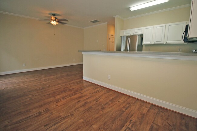 Building Photo - 3 Bedroom. 2.5 Bathroom Townhome in Pennin...