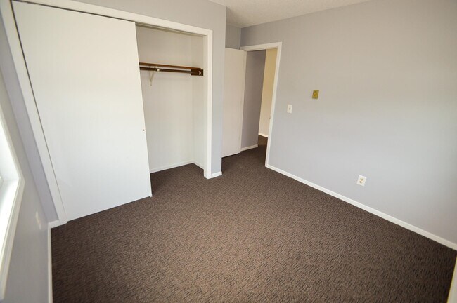 Building Photo - 106 Southview Rd