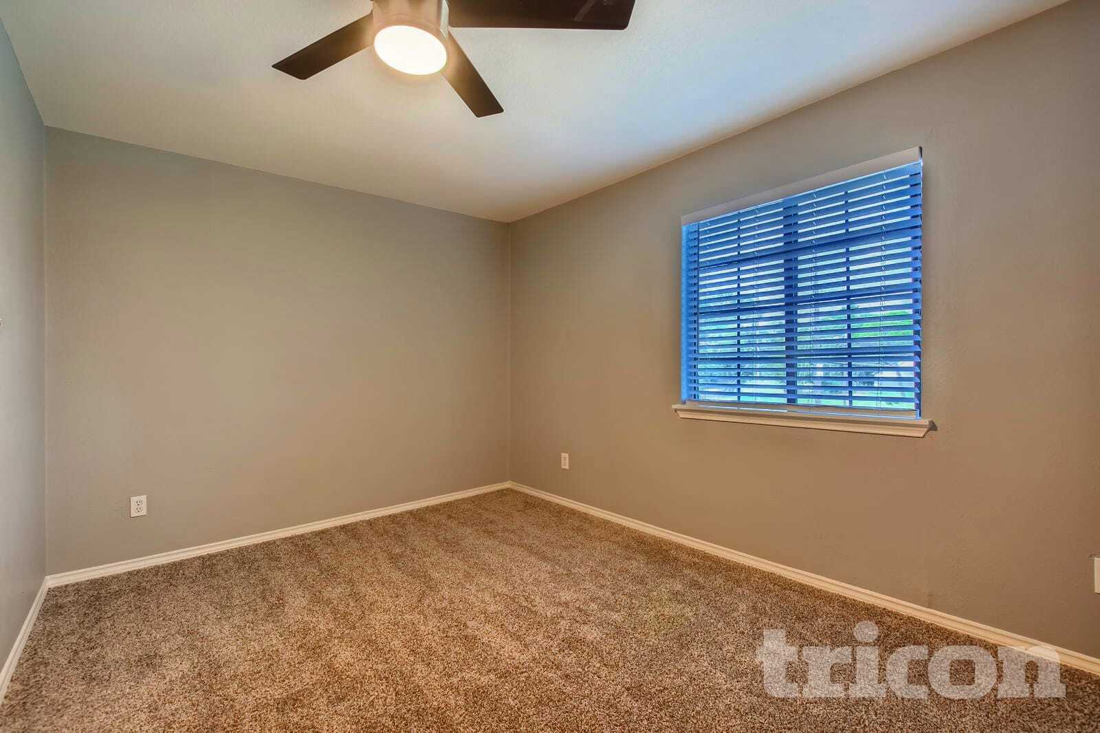 Building Photo - 306 Lakey Rd