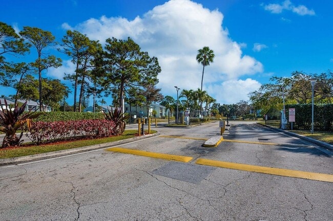 Building Photo - 3612 Alder Dr