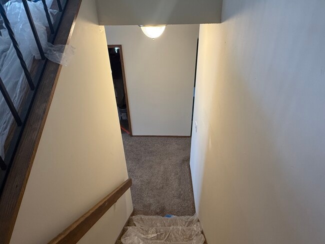 Building Photo - 2528 Birchview Ln