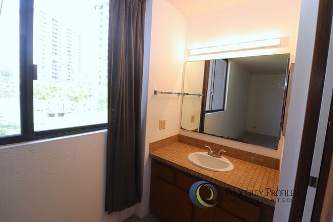 Building Photo - Park at Pearlridge - 2 bedroom 2 bath 1 parking unit - Available Now!