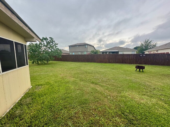 Building Photo - 3-bed 2-bath 2-car garage with screened in porch & backyard shed in Riverside Grove cul-de-sac.
