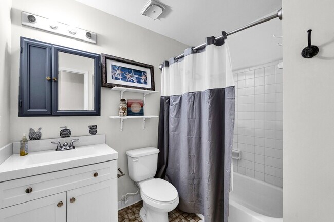 Building Photo - 6530 Thamesmead Ln